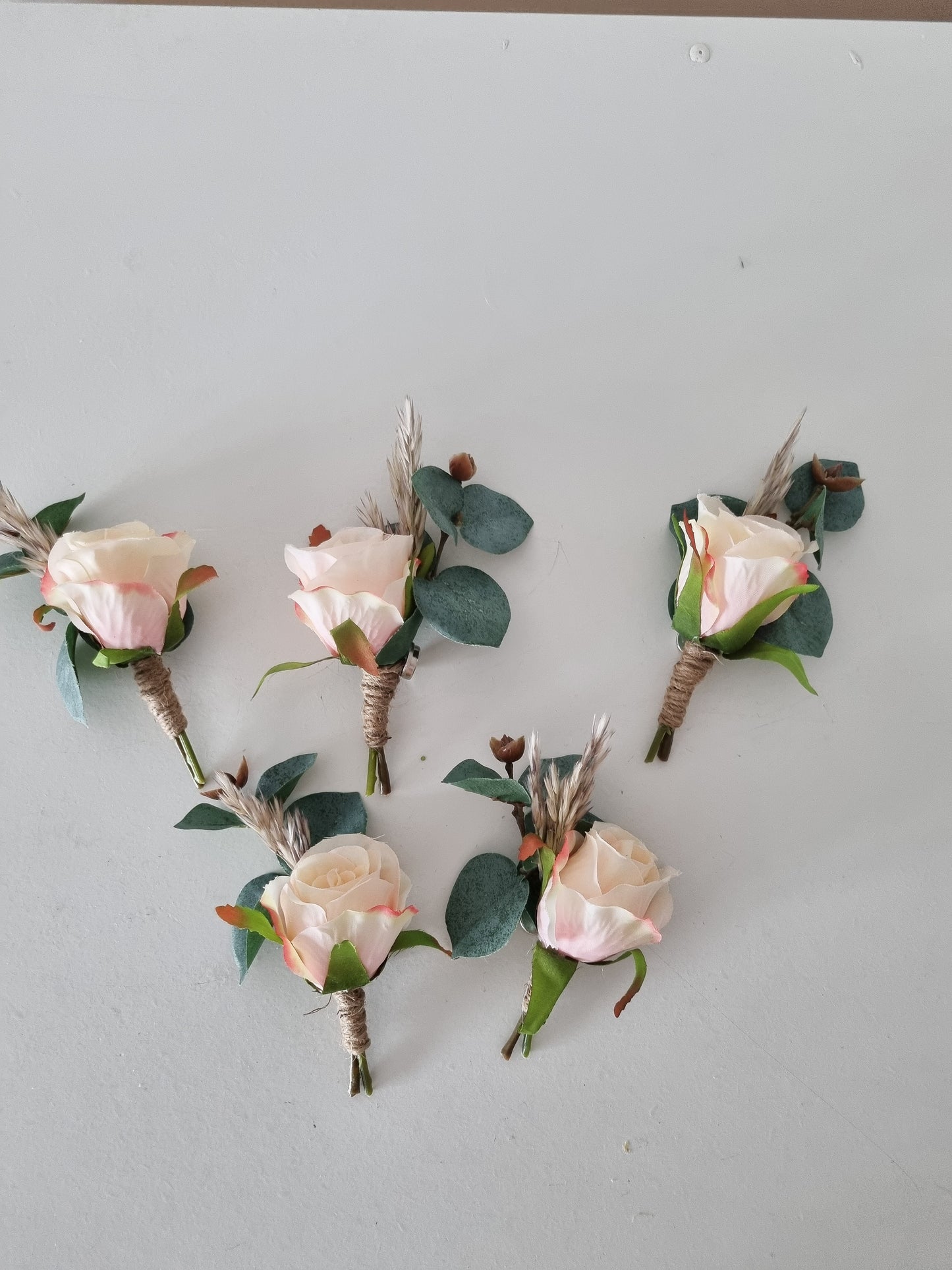 Boho buttonholes