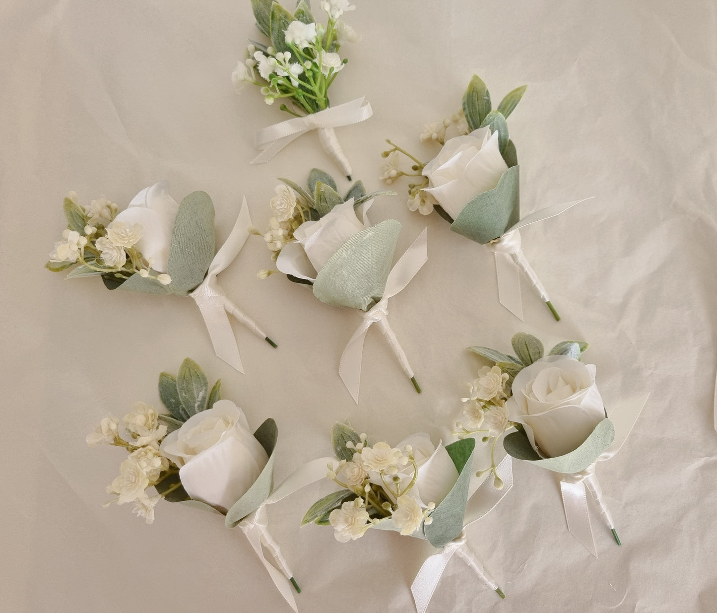 Ivory & Green buttonholes