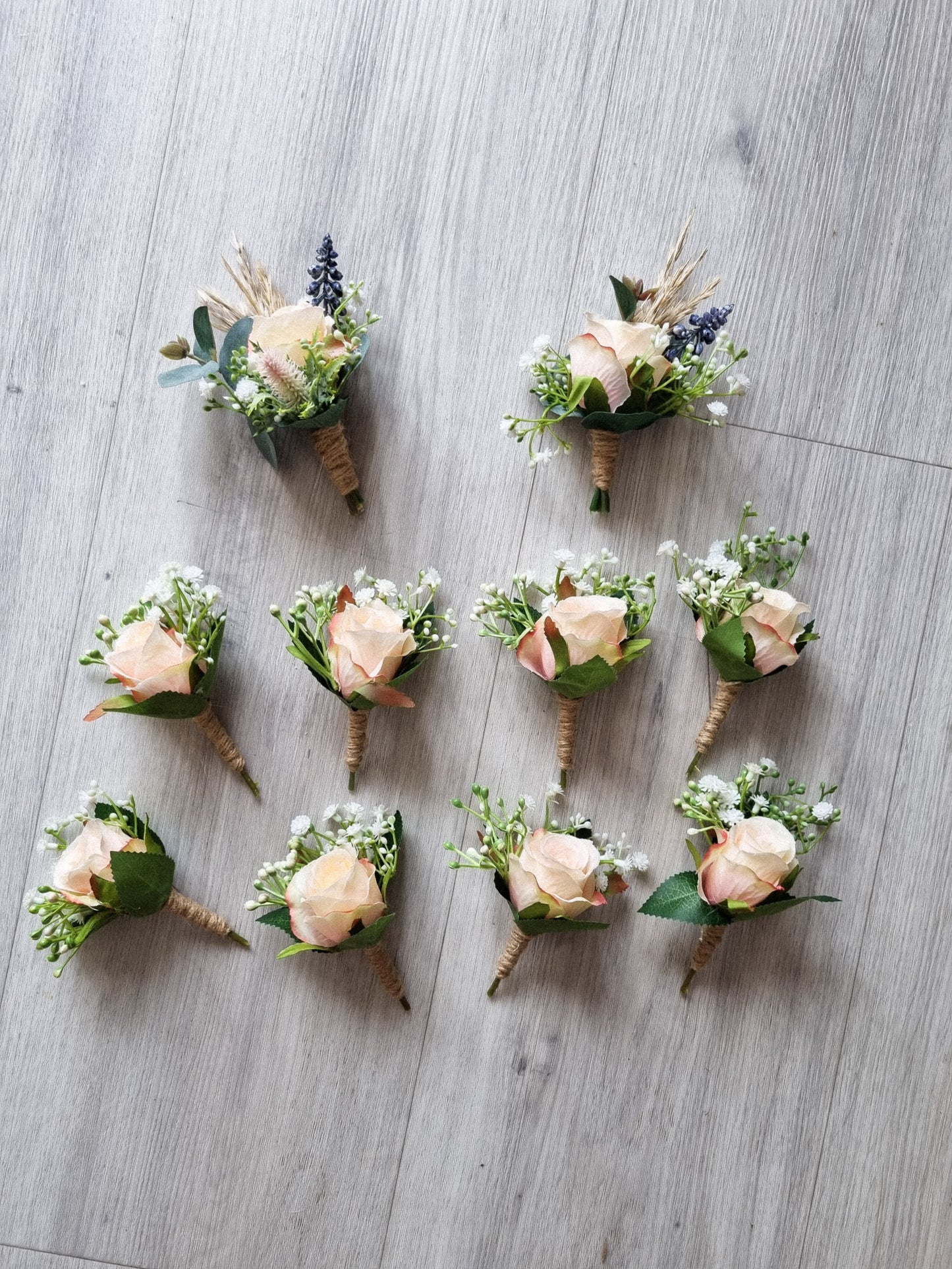 Boho buttonholes